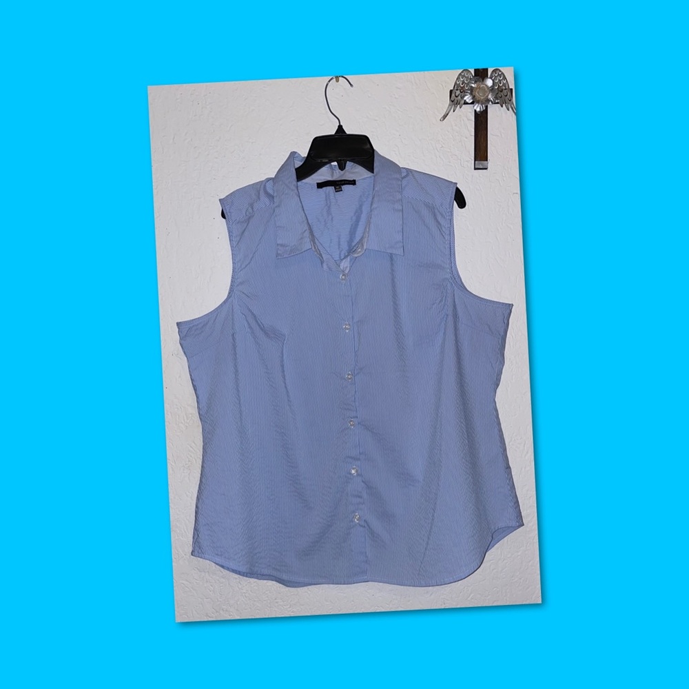 Sleeveless Collared Button Down Top